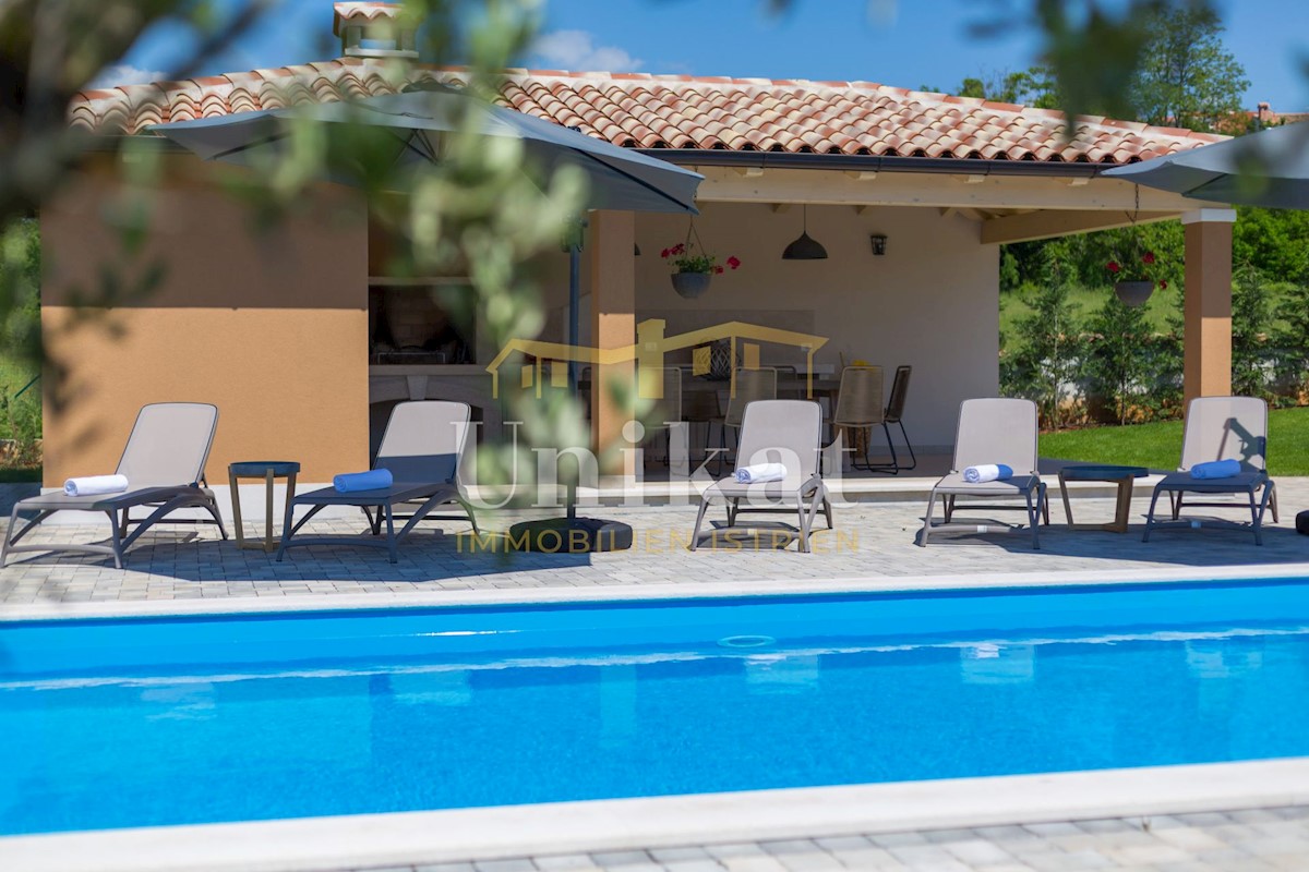 Freistehende Villa auf einem großzügigen Grundstück